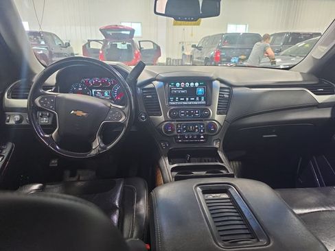 Used 2019 Chevrolet Suburban Premier AWD/4WD image 4