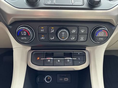 Used 2021 GMC Acadia Denali w/ Denali Technology Package AWD/4WD image 18