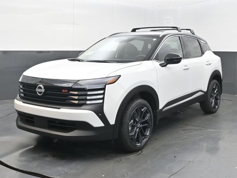 New 2026 Nissan Kicks SR image 3