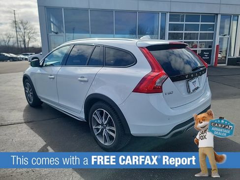 Used 2018 Volvo V60 T5 Cross Country image 3