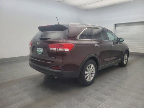 Used 2017 Kia Sorento LX image 9