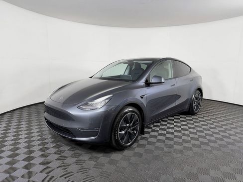 Used 2020 Tesla Model Y Long Range image 2
