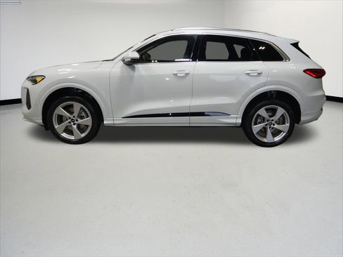 New 2025 Audi Q5 Premium Plus image 2
