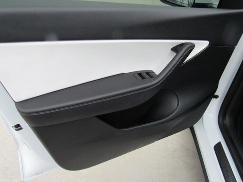 Used 2022 Tesla Model Y Performance image 11