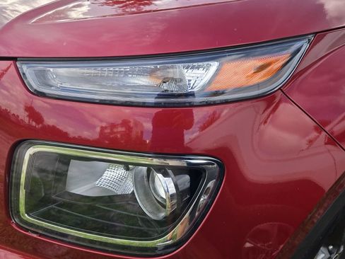 Used 2023 Hyundai Venue SEL FWD image 11