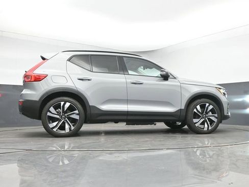 Used 2024 Volvo XC40 B5 Plus w/ Protection Package Premier AWD/4WD image 17