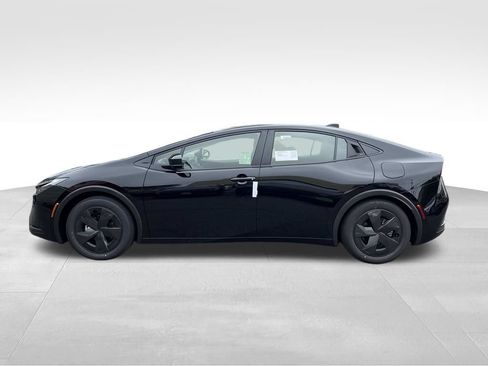 New 2027 Toyota Prius LE FWD image 2