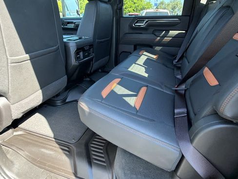 Used 2024 GMC Sierra 2500 AT4 w/ AT4 Premium Plus Package AWD/4WD image 17