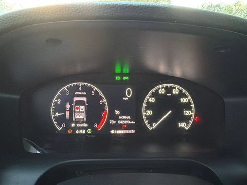 Used 2023 Honda HR-V LX image 9