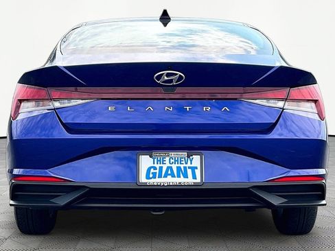 Used 2021 Hyundai Elantra SE FWD image 5