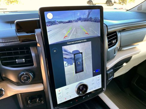 Used 2022 Ford Expedition Max Platinum image 17