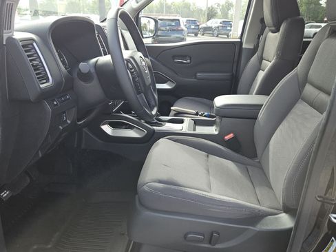 Used 2024 Nissan Frontier SV w/ SV Convenience Package RWD image 3