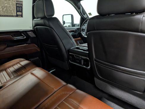 Used 2024 GMC Sierra 3500 Denali Ultimate AWD/4WD image 19