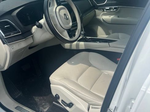 Used 2020 Volvo XC90 T5 Momentum w/ Protection Package Premier FWD image 8