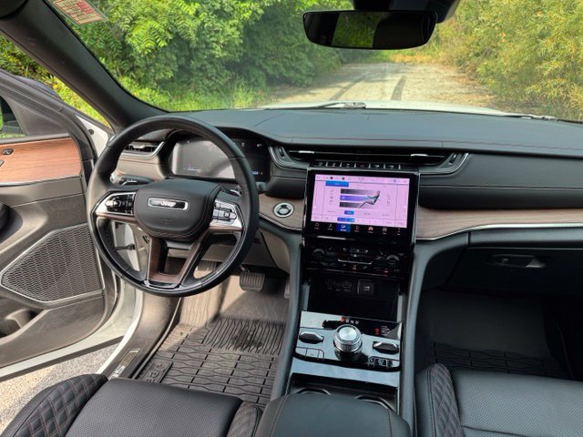 Used 2025 Jeep Grand Cherokee L Summit AWD/4WD image 30