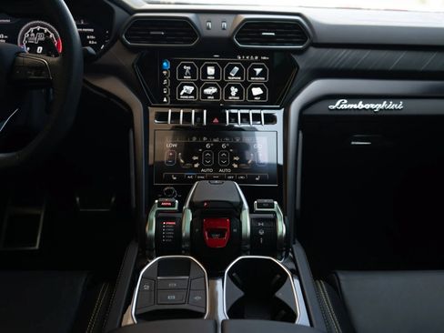 Used 2021 Lamborghini Urus AWD/4WD image 49
