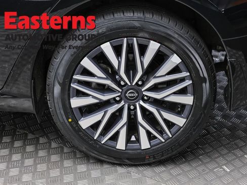 Used 2023 Nissan Altima 2.5 SV w/ SV Premium Package AWD/4WD image 8