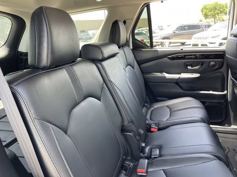 Used 2025 Honda Pilot EX-L image 25