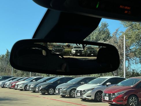 Used 2024 GMC Terrain SLE image 27