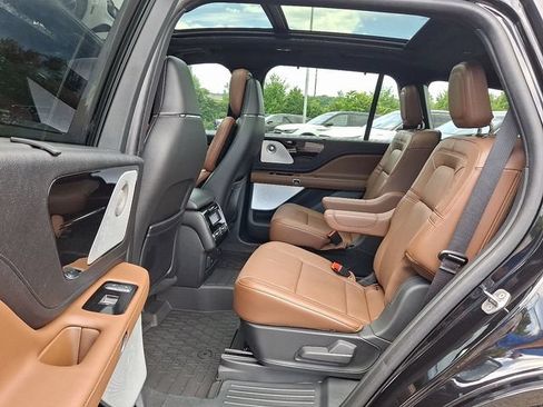 Certified 2024 Lincoln Aviator Reserve w/ Equipment Group 201A AWD/4WD image 10