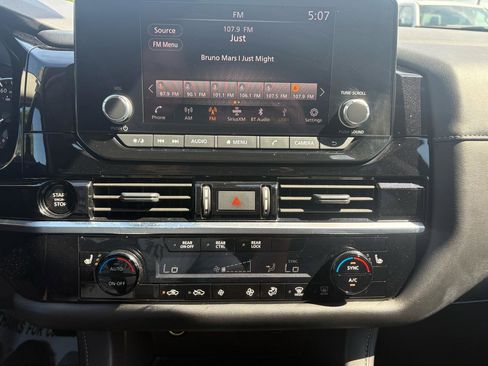 Used 2025 Nissan Pathfinder SV FWD image 19