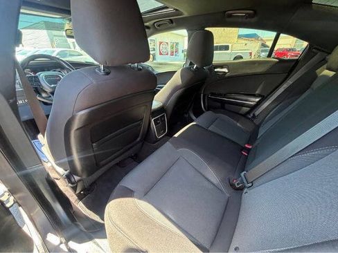 Used 2017 Dodge Charger SE w/ Power Sunroof Group AWD/4WD image 17