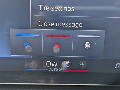 Used 2025 BMW X6 xDrive40i AWD/4WD image 23