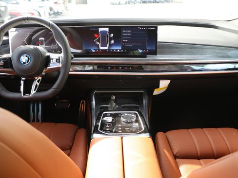 Used 2025 BMW i7 M70 w/ Executive Package AWD/4WD image 29