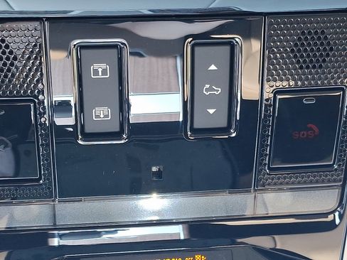 New 2025 Land Rover Range Rover Long Wheelbase SE image 20