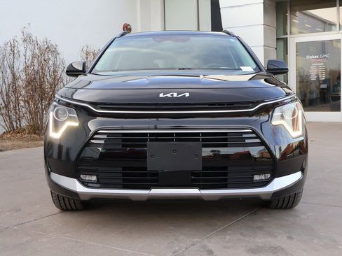 Used 2023 Kia Niro EX Touring image 3