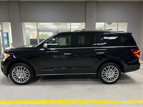 Certified 2023 Ford Expedition Platinum image 4