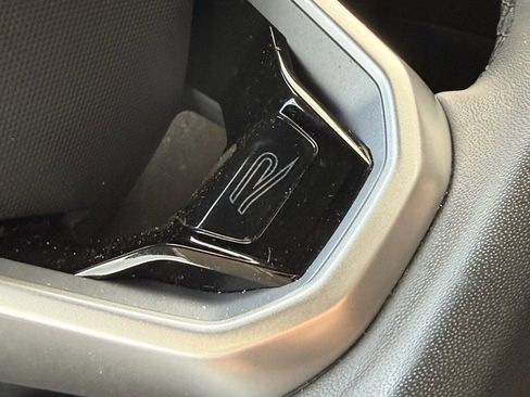 Used 2024 Volkswagen Tiguan SE R-Line image 14