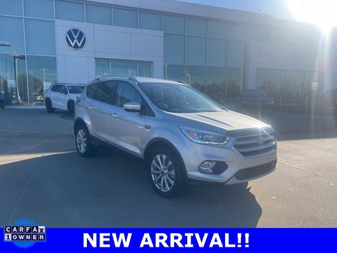 Used 2017 Ford Escape Titanium image 9