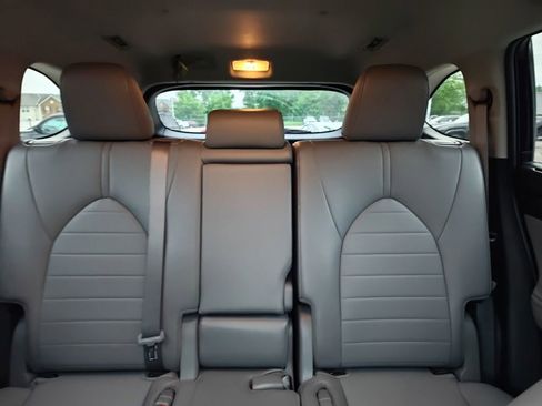 Used 2022 Toyota Highlander XLE AWD/4WD image 10