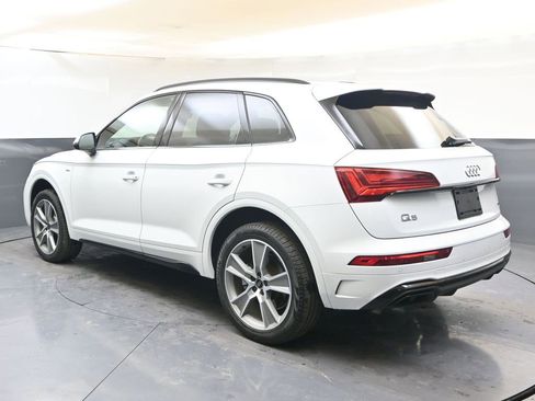 Certified 2025 Audi Q5 2.0T Premium w/ Convenience Plus Package image 3