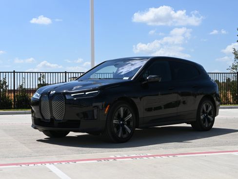 Certified 2024 BMW iX xDrive50 w/ Premium Package AWD/4WD image 5