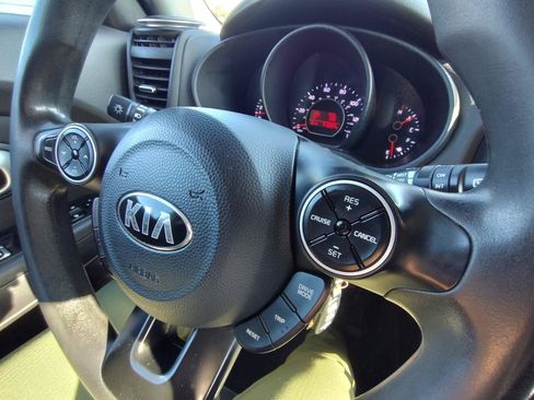 Used 2018 Kia Soul + FWD image 19