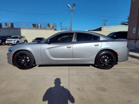 Used 2015 Dodge Charger SXT image 7