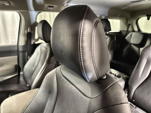 Used 2025 Kia Carnival image 18