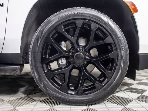 Used 2022 Chevrolet Suburban RST w/ Sport Performance Package image 45