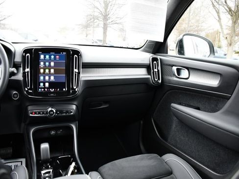 Certified 2025 Volvo XC40 B5 Plus image 20