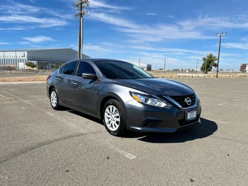 Used 2016 Nissan Altima 2.5 S w/ Power Driver Seat Package FWD image 3