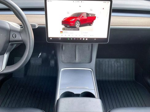Used 2022 Tesla Model Y Long Range image 7