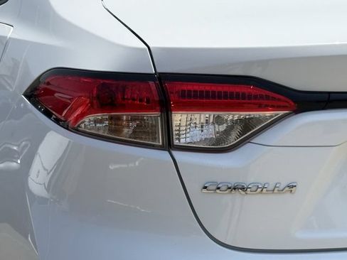Used 2022 Toyota Corolla LE FWD image 6