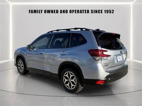 Used 2024 Subaru Forester Premium image 3