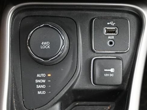 Used 2017 Jeep Compass Sport w/ Cold Weather Group AWD/4WD image 16