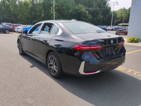Used 2026 BMW 530i xDrive AWD/4WD image 4