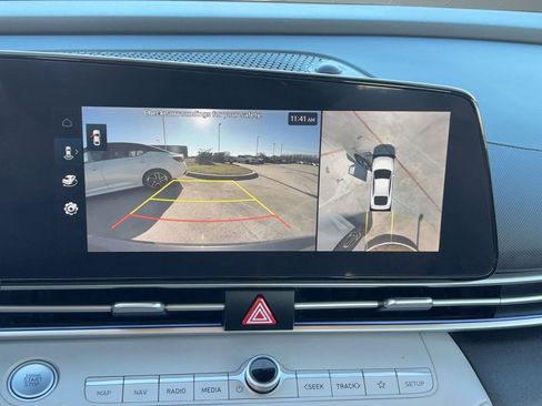 Used 2024 Hyundai Elantra Limited image 26