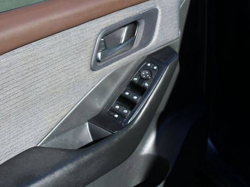 Used 2023 Nissan Rogue S image 18