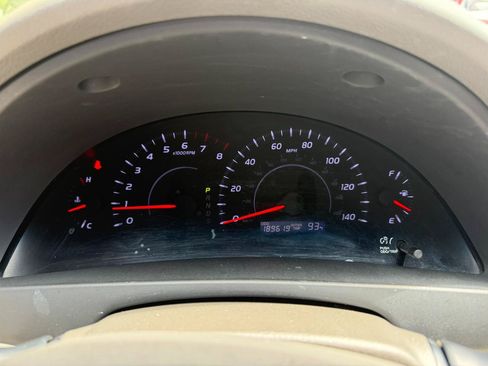 Used 2011 Toyota Camry LE FWD image 28